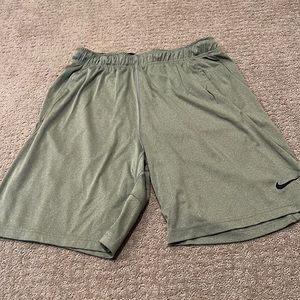 Men’s Nike dri fit athletic shorts gray
